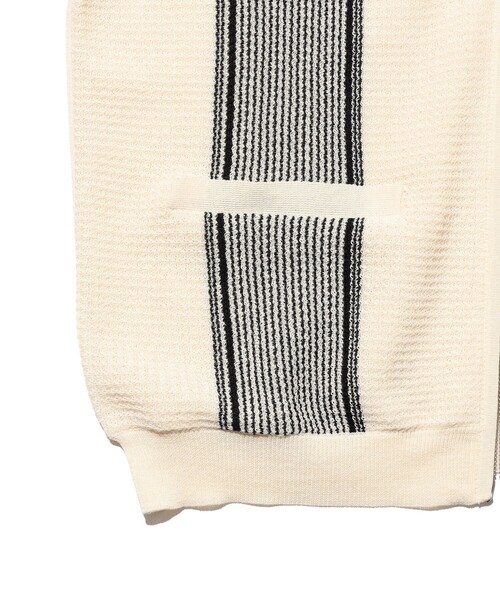 BEAMS PLUS(ビームスプラス)の「Zip Knit Polo Stripe(ポロシャツ・メンズ・オフホワイト/オリーブ/チャコールグレー・SMALL/X-LARGE/MEDIUM/LARGE)」の8枚目の写真
