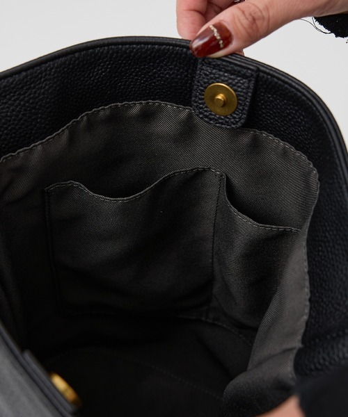 Beau're（ヴュレ）の「【WEB限定】【Beau're/ヴュレ】Design Buckle Bucket ショルダーバッグ（トートバッグ・レディース・ブラック/ブラウン・フリー）」の15枚目の写真