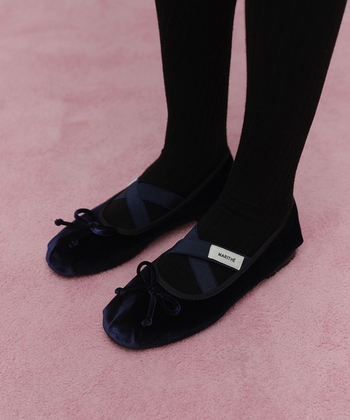 MARITHE + FRANCOIS GIRBAUD(マリテフランソワジルボー)の「W CROSS BANDING VELVET FLAT SHOES(バレエシューズ・レディース・ダークネイビー/バーガンディー/Black・24cm/23cm/25cm)」の2枚目の写真