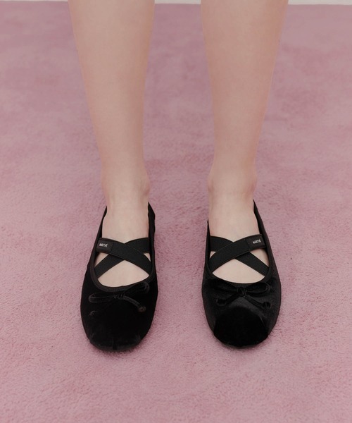 MARITHE + FRANCOIS GIRBAUD(マリテフランソワジルボー)の「W CROSS BANDING VELVET FLAT SHOES(バレエシューズ・レディース・ダークネイビー/バーガンディー/Black・24cm/23cm/25cm)」の16枚目の写真