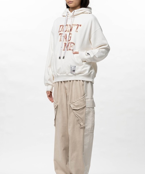 Maison MIHARA YASUHIRO(メゾンミハラヤスヒロ)の「Don't Tag Me Printed Hoodie(スウェット・レディース・ブラック/ホワイト/グレー・38/36)」の20枚目の写真