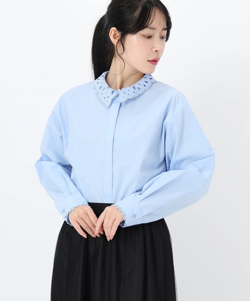 STRAWBERRY-FIELDS(ストロベリーフィールズ)の「エイミーブロード_レース襟シャツ(シャツ/ブラウス・レディース・サックスブルー系/オフホワイト・2)」の3枚目の写真