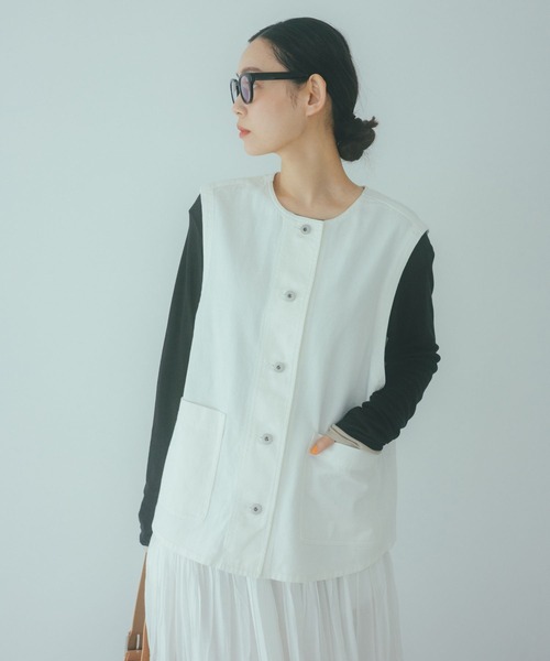 studio CLIP（スタディオクリップ）の「ノーカラーデニムベスト《CLIP denim》（ベスト・レディース・ホワイト/ブルー・FREE）」の3枚目の写真