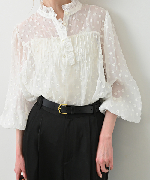SLOBE IENA（スローブイエナ）の「《WEB限定/追加》フラワージャガードフリルブラウス（シャツ/ブラウス・レディース・ホワイト/ブラック・FREE）」の2枚目の写真