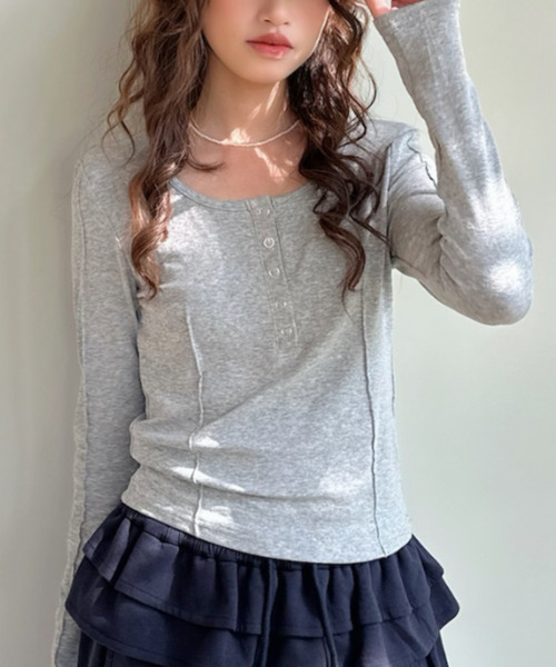 Ada.（エイダ）の「コンパクト ヘンリーネック ロングスリーブ カットソー（Tシャツ/カットソー・レディース・ブラック/ホワイト/グレー・FREE）」の3枚目の写真