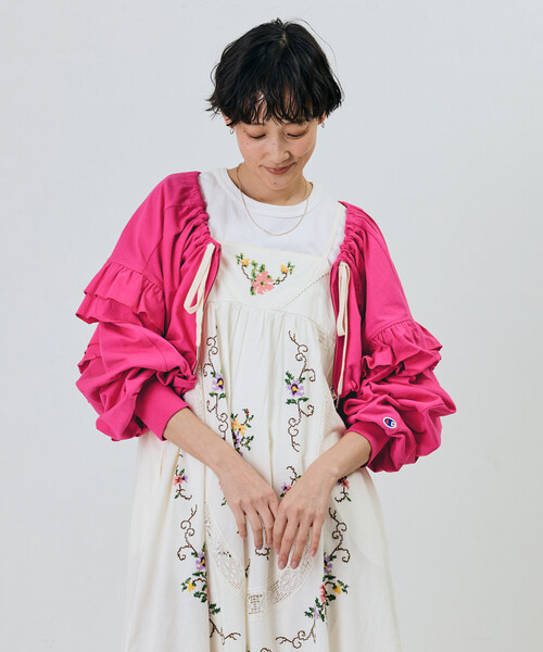 Champion(チャンピオン)の「Champion×Freada/チャンピオン ギャザー×フリル ジップショートボレロ(カーディガン/ボレロ・レディース・ピンク/グレー/ブラック・ONE SIZE)」の6枚目の写真