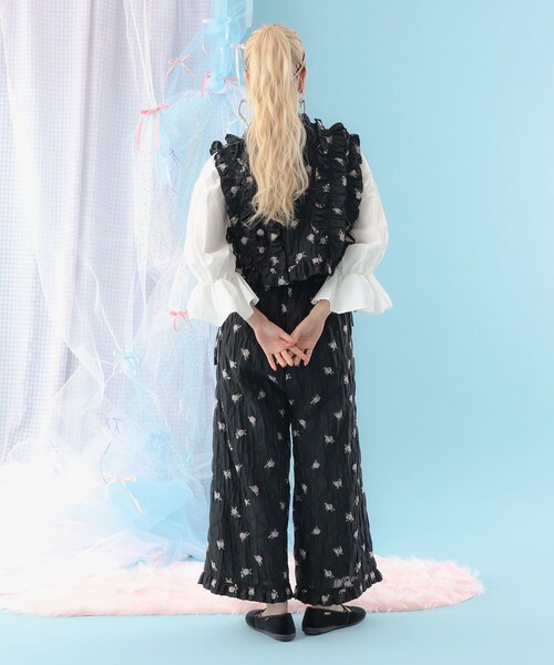 CAROLINA GLASER（カロリナ グレイサー）の「フラワー フリル ベスト（ベスト・レディース・ブラック/オフホワイト・ONE SIZE）」の10枚目の写真