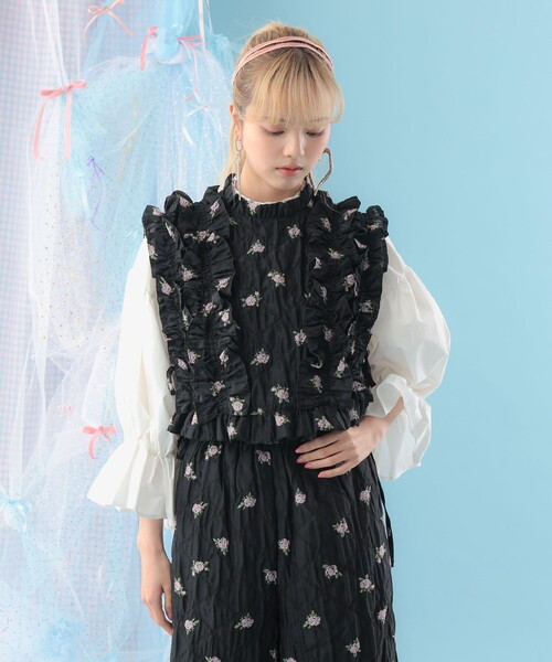 CAROLINA GLASER（カロリナ グレイサー）の「フラワー フリル ベスト（ベスト・レディース・ブラック/オフホワイト・ONE SIZE）」の12枚目の写真