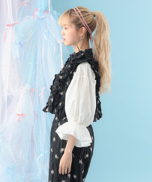 CAROLINA GLASER（カロリナ グレイサー）の「フラワー フリル ベスト（ベスト・レディース・ブラック/オフホワイト・ONE SIZE）」の13枚目の写真