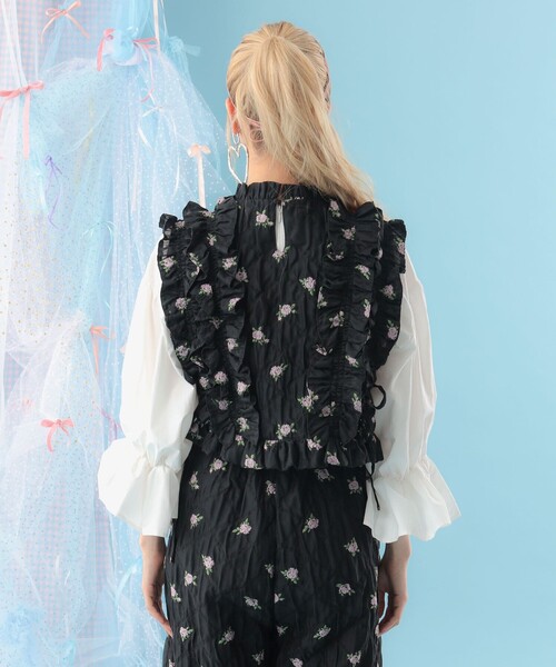 CAROLINA GLASER（カロリナ グレイサー）の「フラワー フリル ベスト（ベスト・レディース・ブラック/オフホワイト・ONE SIZE）」の14枚目の写真
