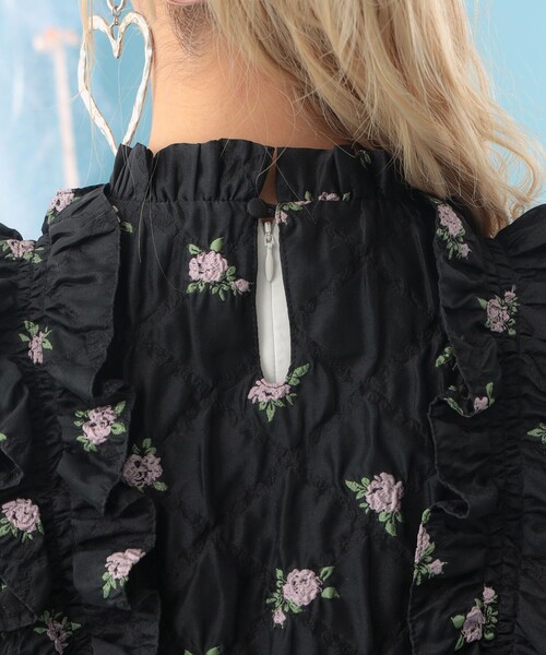 CAROLINA GLASER（カロリナ グレイサー）の「フラワー フリル ベスト（ベスト・レディース・ブラック/オフホワイト・ONE SIZE）」の15枚目の写真