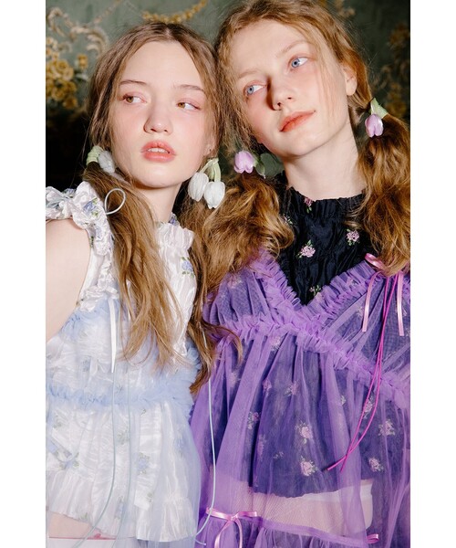 CAROLINA GLASER(カロリナ グレイサー)の「フラワー フリル ベスト(ベスト・レディース・ブラック/オフホワイト・ONE SIZE)」の9枚目の写真
