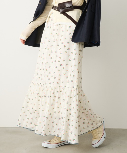 Unitage（ユニテージ）の「小花ティアードスカート（スカート・レディース・アイボリー/ブルー/ネイビー・FREE）」の2枚目の写真