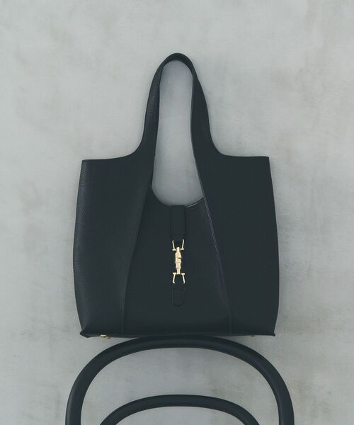 YECCA VECCA(イェッカヴェッカ)の「メタルロックトートバッグ(トートバッグ・レディース・ブラック/ベージュ・FREE)」の2枚目の写真