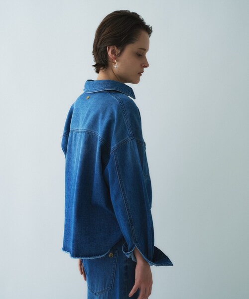 cloenc（クロエンス）の「【手洗い可】ライトデニムクロップドシャツ（シャツ/ブラウス・レディース・ブルー/ネイビー・03/02/01）」の8枚目の写真