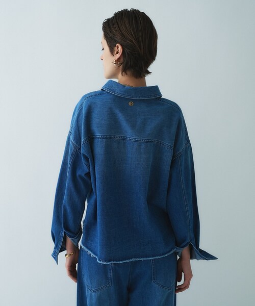 cloenc（クロエンス）の「【手洗い可】ライトデニムクロップドシャツ（シャツ/ブラウス・レディース・ブルー/ネイビー・03/02/01）」の9枚目の写真