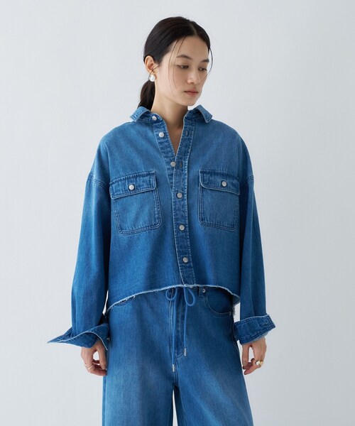 cloenc（クロエンス）の「【手洗い可】ライトデニムクロップドシャツ（シャツ/ブラウス・レディース・ブルー/ネイビー・03/02/01）」の11枚目の写真