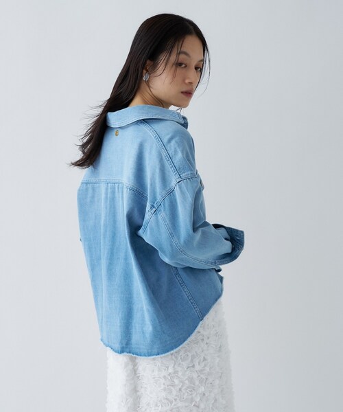 cloenc（クロエンス）の「【手洗い可】ライトデニムクロップドシャツ（シャツ/ブラウス・レディース・ブルー/ネイビー・03/02/01）」の17枚目の写真