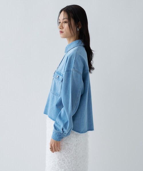 cloenc（クロエンス）の「【手洗い可】ライトデニムクロップドシャツ（シャツ/ブラウス・レディース・ブルー/ネイビー・03/02/01）」の19枚目の写真