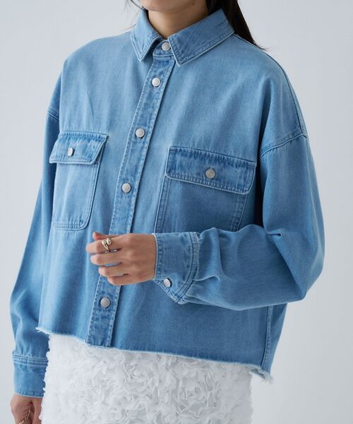 cloenc（クロエンス）の「【手洗い可】ライトデニムクロップドシャツ（シャツ/ブラウス・レディース・ブルー/ネイビー・03/02/01）」の20枚目の写真