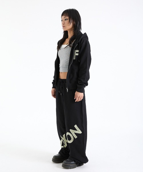 FTW(エフティダブリュー)の「VELOUR PATCH SWEAT PANTS(スウェットパンツ・レディース・ブラック/グレー・SMALL/MEDIUM/LARGE)」の11枚目の写真