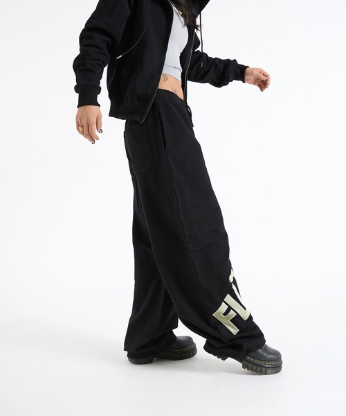 FTW(エフティダブリュー)の「VELOUR PATCH SWEAT PANTS(スウェットパンツ・レディース・ブラック/グレー・SMALL/MEDIUM/LARGE)」の3枚目の写真