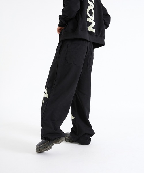 FTW(エフティダブリュー)の「VELOUR PATCH SWEAT PANTS(スウェットパンツ・レディース・ブラック/グレー・SMALL/MEDIUM/LARGE)」の4枚目の写真