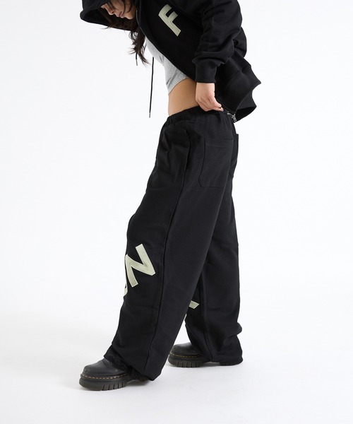 FTW(エフティダブリュー)の「VELOUR PATCH SWEAT PANTS(スウェットパンツ・レディース・ブラック/グレー・SMALL/MEDIUM/LARGE)」の5枚目の写真