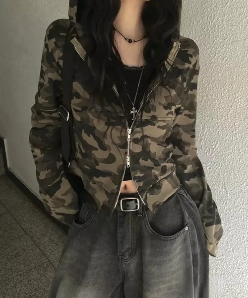 CANVAS+（キャンバスプラス）の「【CANVAS＋】クロップド丈迷彩柄ダブルジップパーカー（パーカー・レディース・カーキ・M）」の3枚目の写真