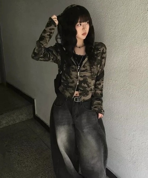 CANVAS+（キャンバスプラス）の「【CANVAS＋】クロップド丈迷彩柄ダブルジップパーカー（パーカー・レディース・カーキ・M）」の5枚目の写真