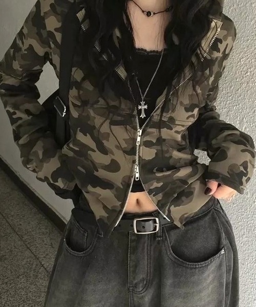 CANVAS+（キャンバスプラス）の「【CANVAS＋】クロップド丈迷彩柄ダブルジップパーカー（パーカー・レディース・カーキ・M）」の7枚目の写真