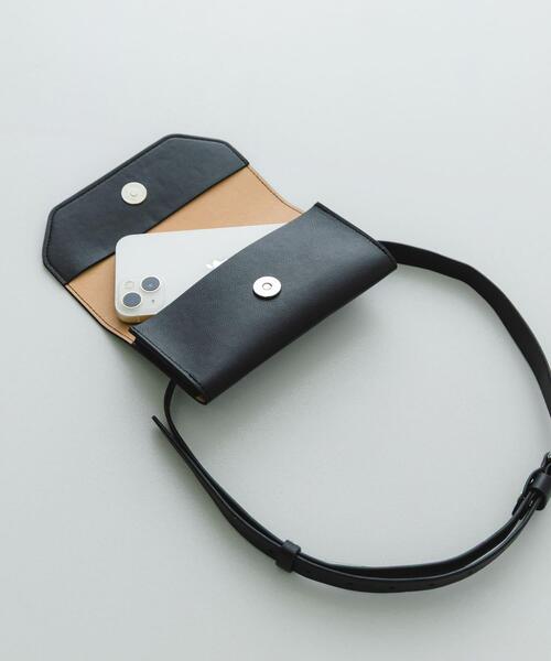 RODE SKO（ロデスコ）の「『MADE IN JAPAN』 ウエストポーチベルトバッグ（ボディバッグ/ウエストポーチ・レディース・ブラック/キャメル/オフホワイト・ONE）」の4枚目の写真