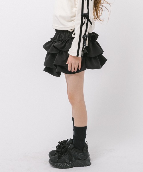 URBAN CHERRY（アーバンチェリー）の「【インナーパンツ付き】ティアードフリルデザインスカート（スカート・キッズ・ブラック・150cm/140cm/130cm/120cm/110cm）」の13枚目の写真