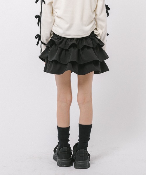 URBAN CHERRY（アーバンチェリー）の「【インナーパンツ付き】ティアードフリルデザインスカート（スカート・キッズ・ブラック・150cm/140cm/130cm/120cm/110cm）」の2枚目の写真