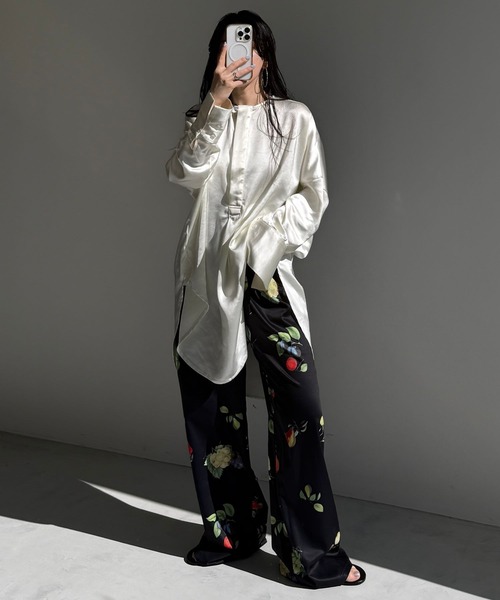 wee9s(ウィークス)の「over size no collar mannish satin shirt(シャツ/ブラウス・レディース・ライトブルー/ブラック/アイボリー・FREE)」の13枚目の写真