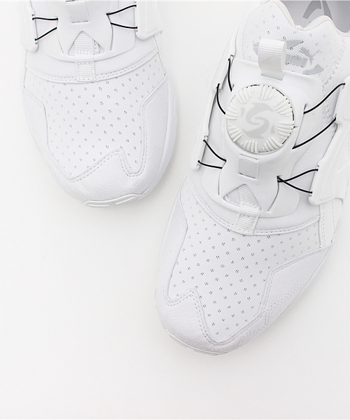 PUMA（プーマ）の「TRINOMIC DISC BLAZE（スニーカー・メンズ・ホワイト/ブラック・25.5cm/23.0cm/26.5cm/27.5cm/26.0cm/23.5cm/27.0cm/24.0cm/28.5cm/28.0cm/22.5cm/25.0cm/24.5cm/29.0cm）」の8枚目の写真