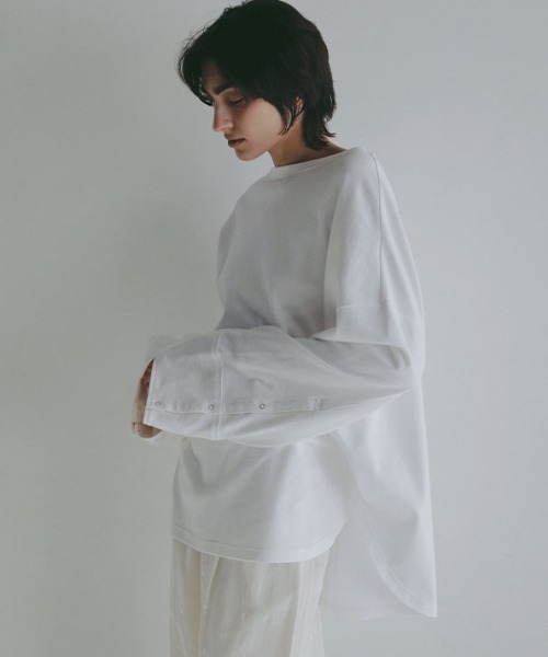 ETRE TOKYO（エトレトウキョウ）の「【ZOZO限定カラー】ボートネックカフスロンTee（Tシャツ/カットソー・レディース・グレー/ホワイト/チャコール/ネイビー・FREE）」の16枚目の写真