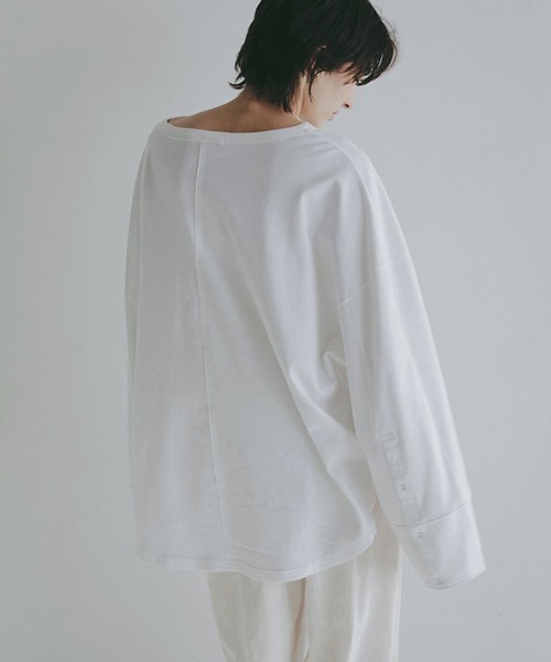 ETRE TOKYO（エトレトウキョウ）の「【ZOZO限定カラー】ボートネックカフスロンTee（Tシャツ/カットソー・レディース・グレー/ホワイト/チャコール/ネイビー・FREE）」の17枚目の写真