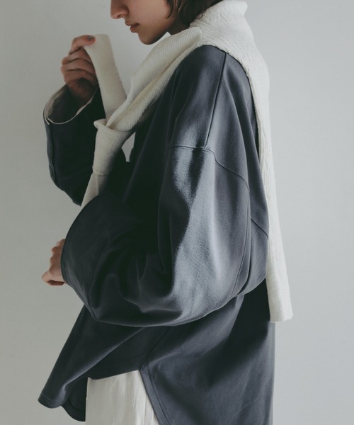 ETRE TOKYO（エトレトウキョウ）の「【ZOZO限定カラー】ボートネックカフスロンTee（Tシャツ/カットソー・レディース・グレー/ホワイト/チャコール/ネイビー・FREE）」の12枚目の写真