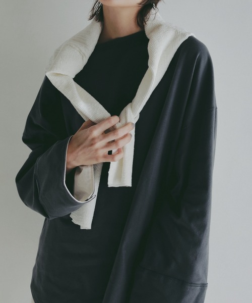 ETRE TOKYO（エトレトウキョウ）の「【ZOZO限定カラー】ボートネックカフスロンTee（Tシャツ/カットソー・レディース・グレー/ホワイト/チャコール/ネイビー・FREE）」の13枚目の写真