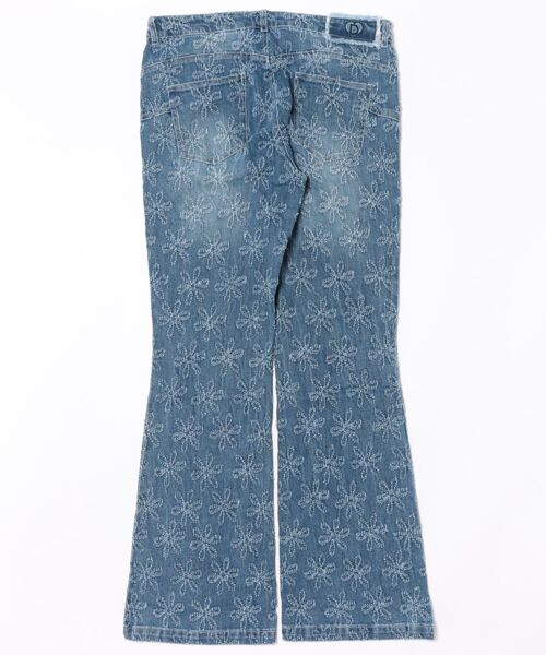 Desigual（デシグアル）の「花柄刺繍フレアデニム 90sブーツカット（デニムパンツ・レディース・ブルー・36/38/40/44/34/42）」の4枚目の写真