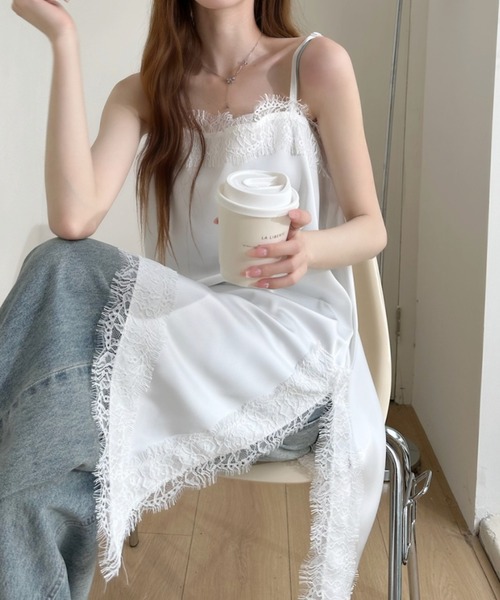 Ada.(エイダ)の「レース付き イレギュラーヘムデザイン キャミソール(チュニック・レディース・ブラック×ホワイト/ホワイト/ブラック・FREE)」の1枚目の写真