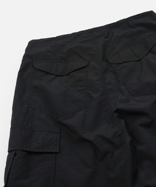 FRIZMWORKS（フリズムワークス）の「PARACHUTE NYLON BALLOON PANTS _ BLACK（その他パンツ・メンズ・その他・LARGE/MEDIUM/SMALL/X-LARGE）」の3枚目の写真