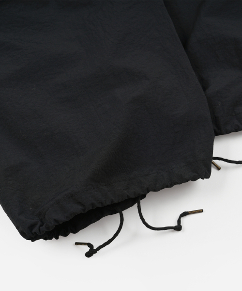 FRIZMWORKS（フリズムワークス）の「PARACHUTE NYLON BALLOON PANTS _ BLACK（その他パンツ・メンズ・その他・LARGE/MEDIUM/SMALL/X-LARGE）」の2枚目の写真