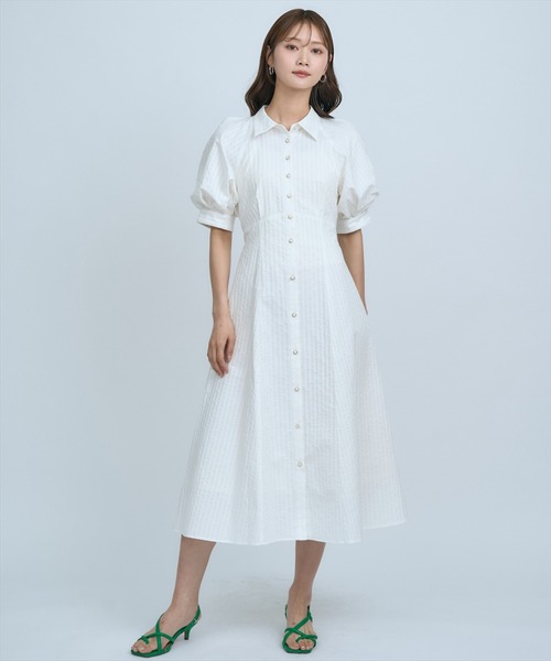AND COUTURE（アンドクチュール）の「ボリュームスリーブストライプワンピース（ワンピース・レディース・ホワイト/サックスブルー/ブルー・FREE）」の2枚目の写真