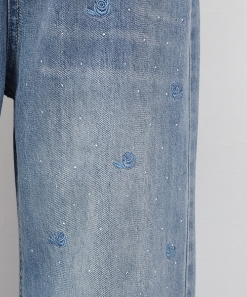 BLUEEAST(ブルーイースト)の「ローズ刺繍デニムパンツ(デニムパンツ・レディース・ブルー・LARGE/MEDIUM/SMALL)」の6枚目の写真