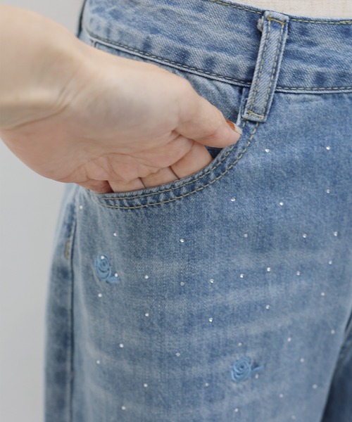 BLUEEAST(ブルーイースト)の「ローズ刺繍デニムパンツ(デニムパンツ・レディース・ブルー・LARGE/MEDIUM/SMALL)」の7枚目の写真