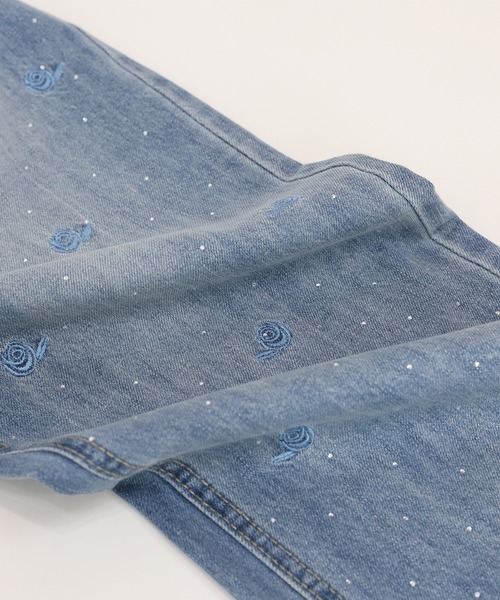 BLUEEAST(ブルーイースト)の「ローズ刺繍デニムパンツ(デニムパンツ・レディース・ブルー・LARGE/MEDIUM/SMALL)」の4枚目の写真