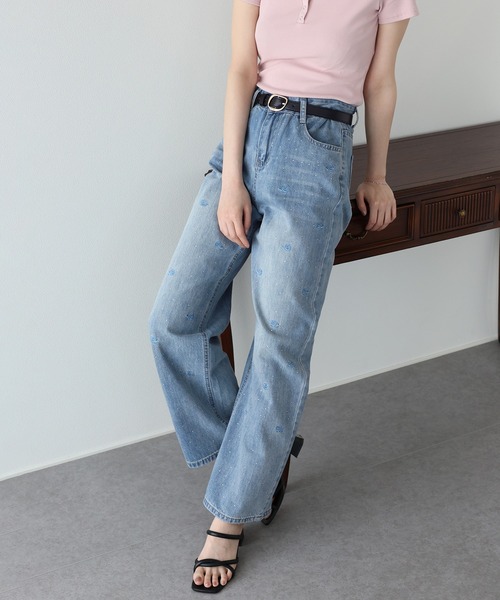 BLUEEAST(ブルーイースト)の「ローズ刺繍デニムパンツ(デニムパンツ・レディース・ブルー・LARGE/MEDIUM/SMALL)」の2枚目の写真