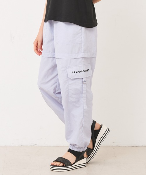 coca（coca）（コカ）の「キッズ　ライトワッシャーナイロンカーゴパンツ（カーゴパンツ・キッズ・ブラック/ラベンダー・150/120/130/140）」の2枚目の写真